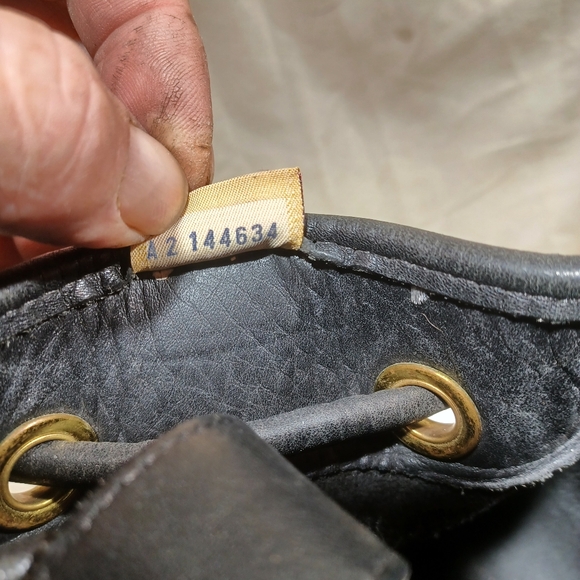 Vintage dooney and bourke bucket bag - Picture 15 of 15